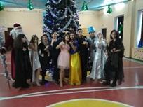В школе-гимназии №144 в преддверии новогодних праздников в школе прошли мероприятия, посвященные празднованию  Нового года.
